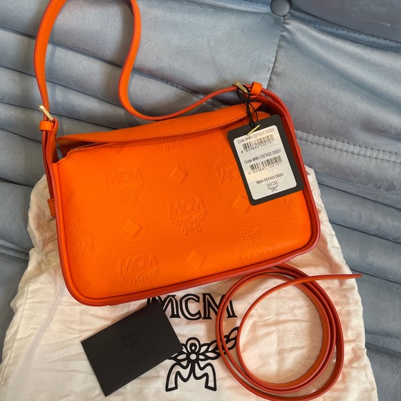 Mcm AREN FLAP HOBO BAG IN EMBOSSED MONOGRAM LEATHER - Picture 3 of 11